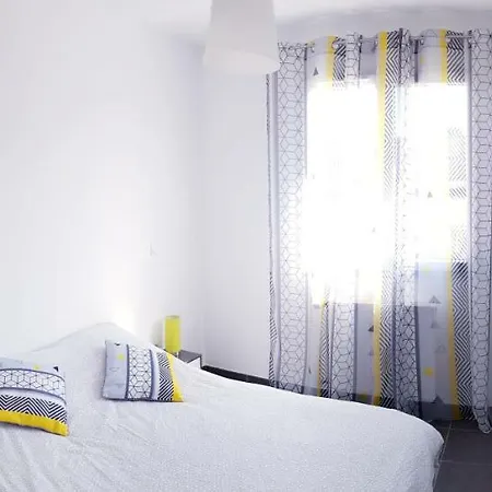 Holiday home Bienvenue A Bordeaux! Parking Petanque Wi Fi Beychac-et-Caillau